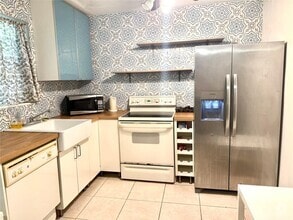 Building Photo - 1104 N 17th Ct