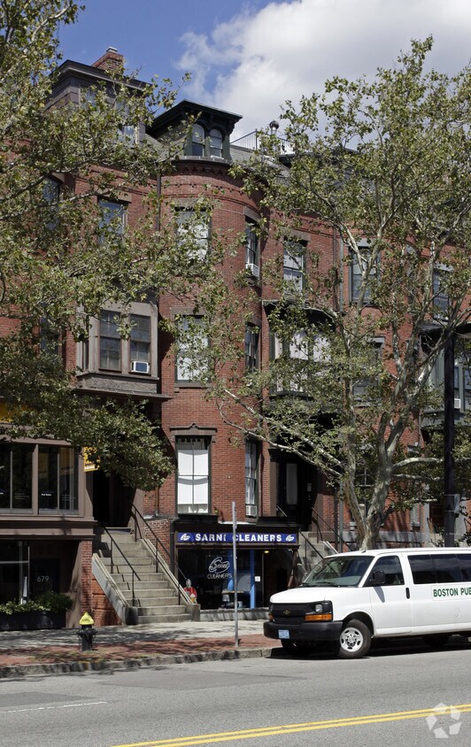 Building Photo - 677 Tremont St