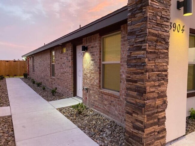 Foto del edificio - 3804 Paola St