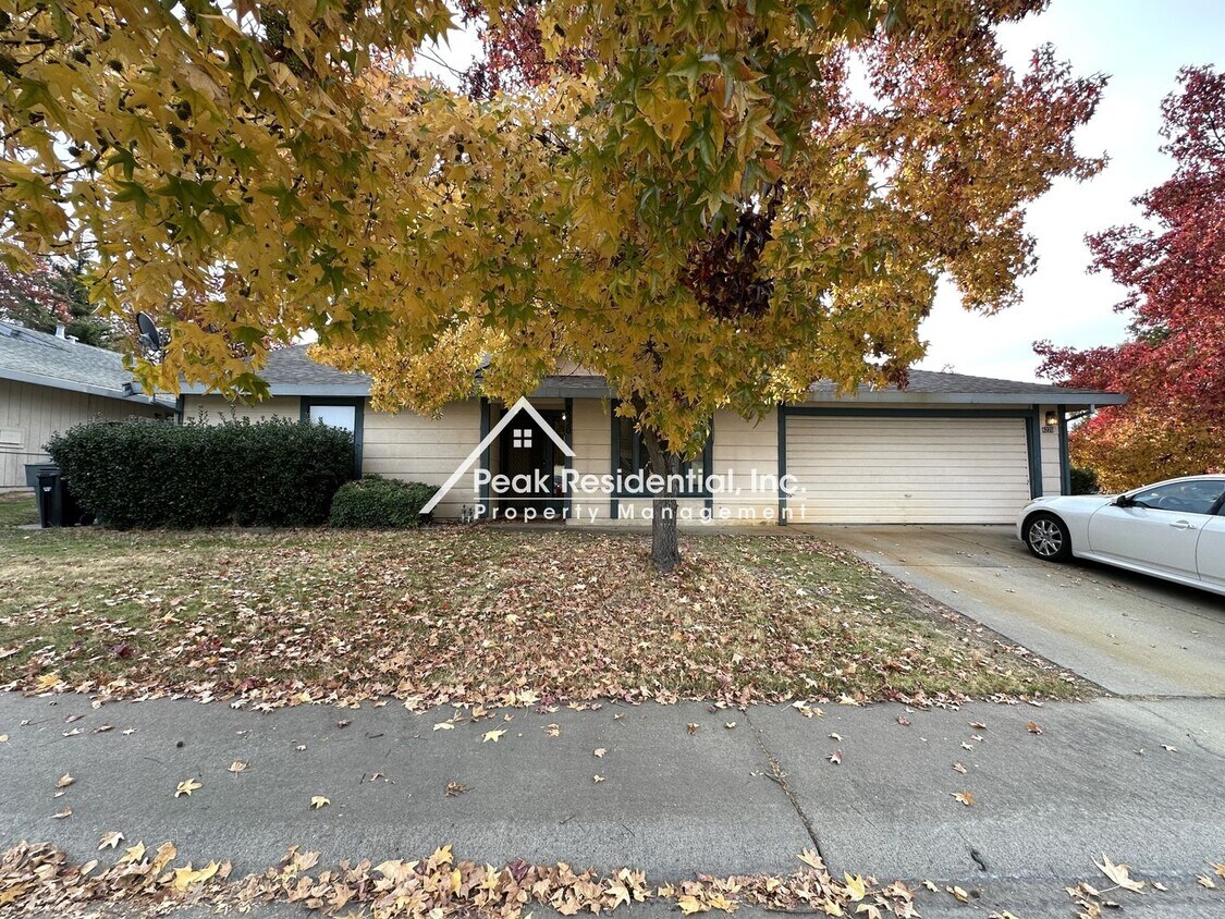 Primary Photo - Very Nice 2bd/2ba Antelope Halfplex with 2...