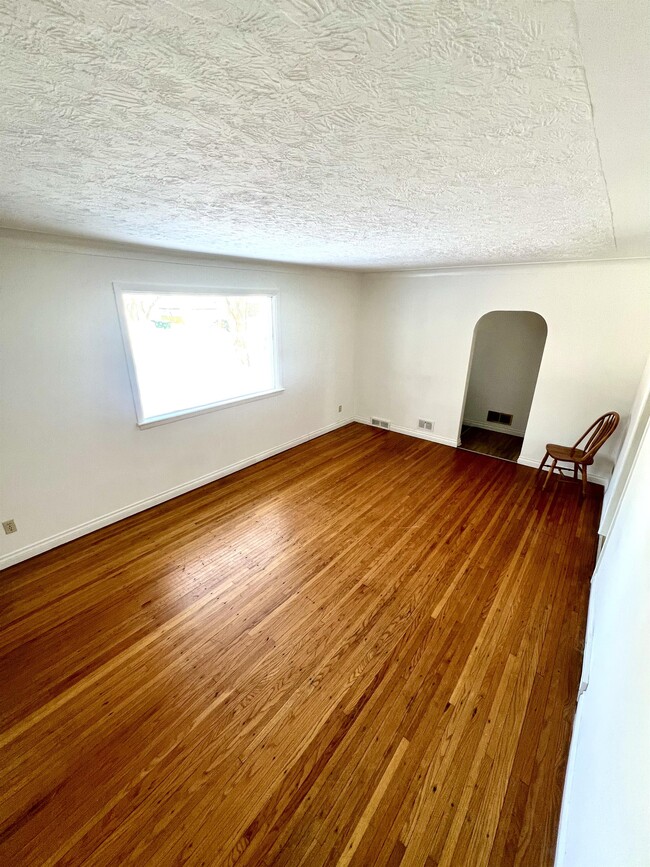 Building Photo - 1418-1414 14 St E