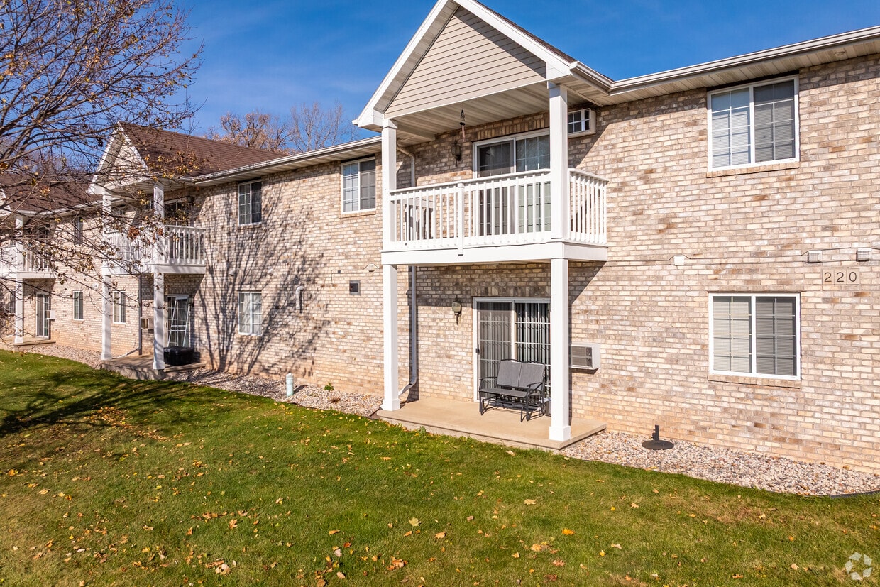 Primary Photo - 220 Valley Road