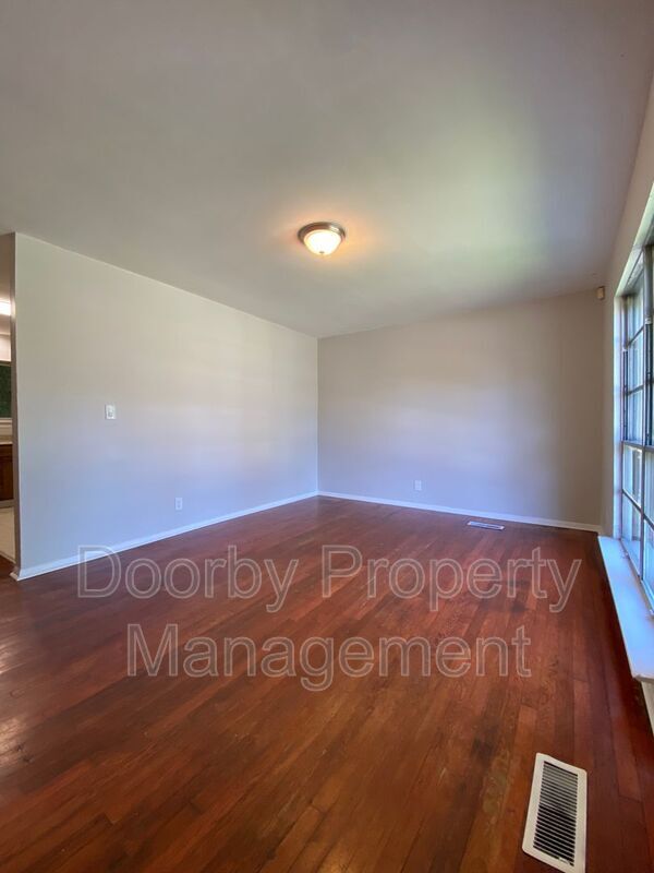 Foto del edificio - 1808 Parkway Drive