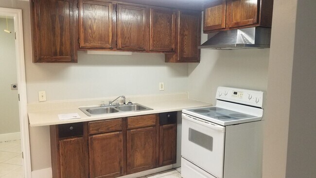 Building Photo - 1005 Langdale Dr