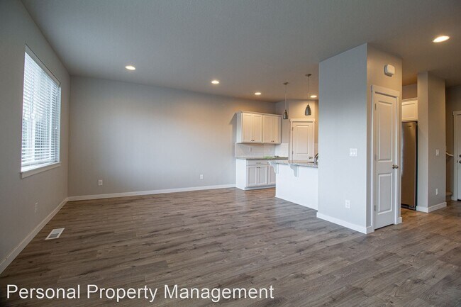 Building Photo - 3 br, 2.5 bath House - 4717 Pacific Ave.