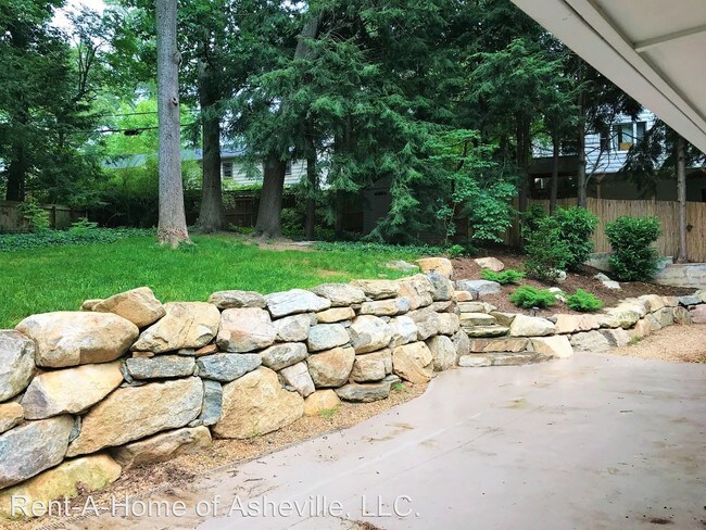 Building Photo - 4 br, 3 bath House - 10 Woodcrest Road