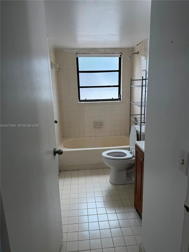 Building Photo - 9015 SW 125th Ave