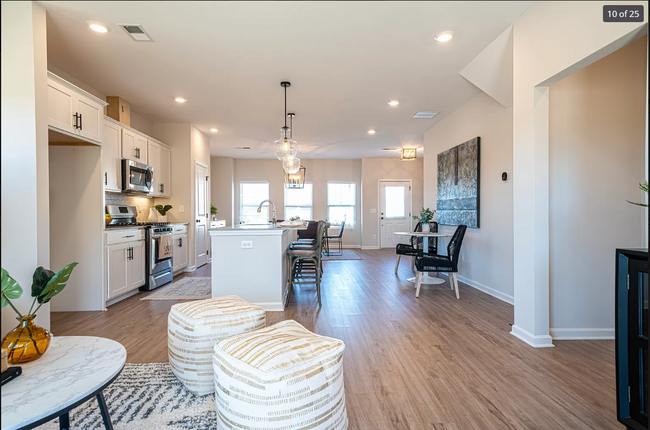 Kitchen - 560 Waterpoint Way