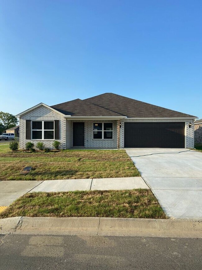 Foto del edificio - *New Years Special* BRAND NEW Four Bedroom...