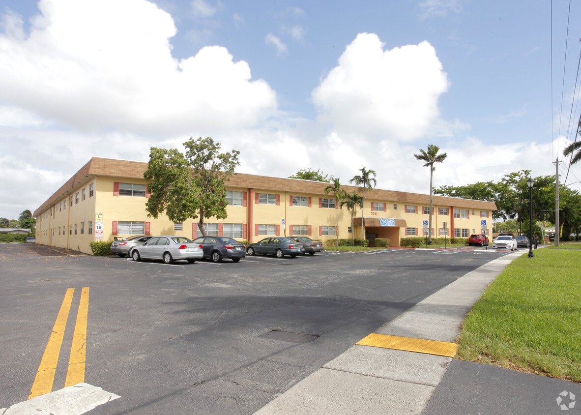 Primary Photo - Sunrise II Apartments