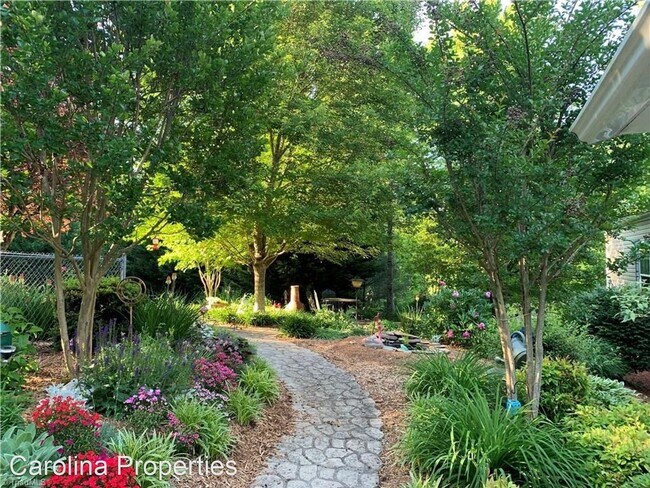 Foto del edificio - 2 br, 2 bath House - 132 Blue Bird Hill Rd