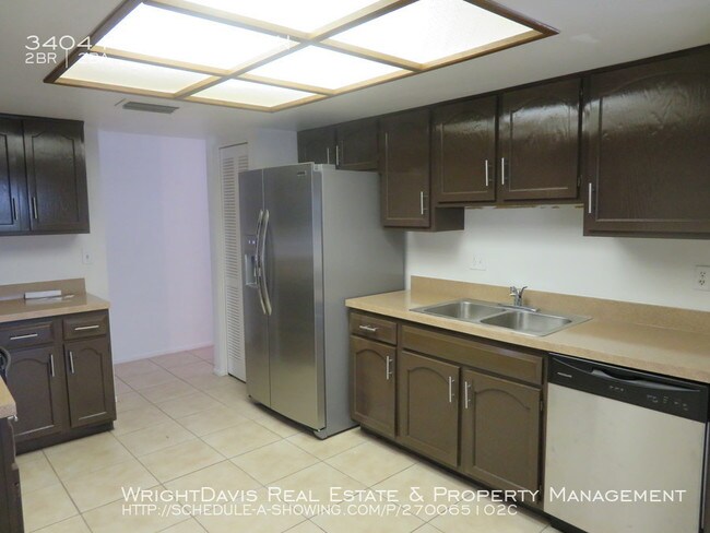 Building Photo - 2/2 Condo in CHATEAUX WOODS