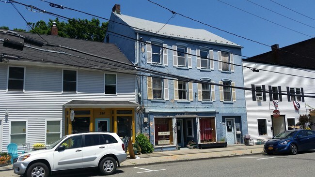 Building Photo - 292-294 Main St
