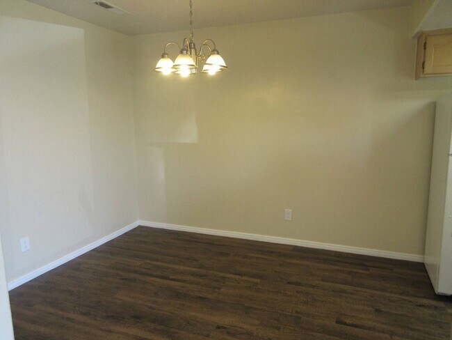 Foto del edificio - 3 bed, 2 bath Twin Home