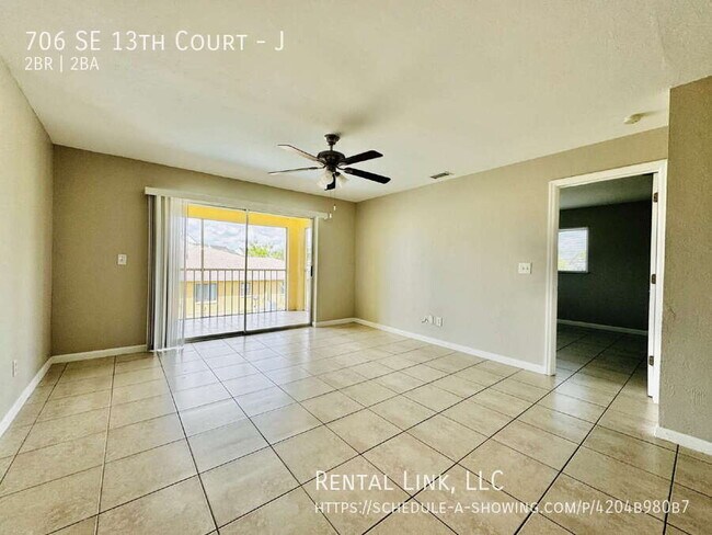 Foto del edificio - 706 SE 13th Ct