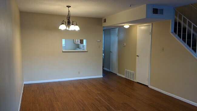 Foto del edificio - AUGUST 2023!!!  2 bedroom, 1.5 bath 2-story condo in Coralville