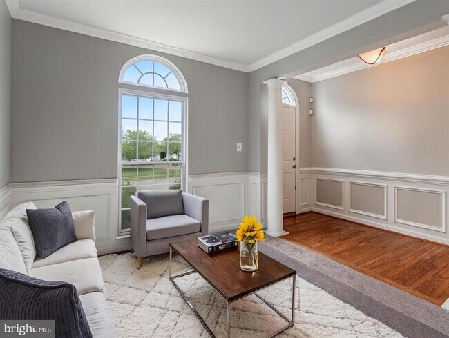 Foto del edificio - 5213 Yellow Birch Dr