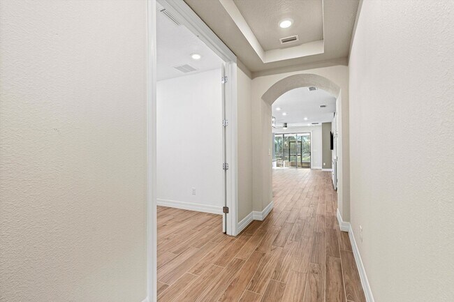 Building Photo - Available NOW, no pets