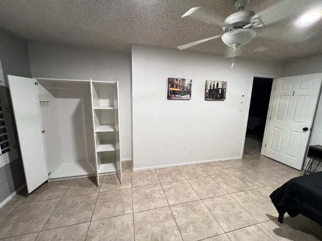 Foto del edificio - 1253 S Revere