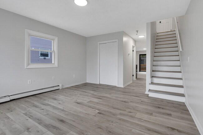 Building Photo - 107 Roosevelt St