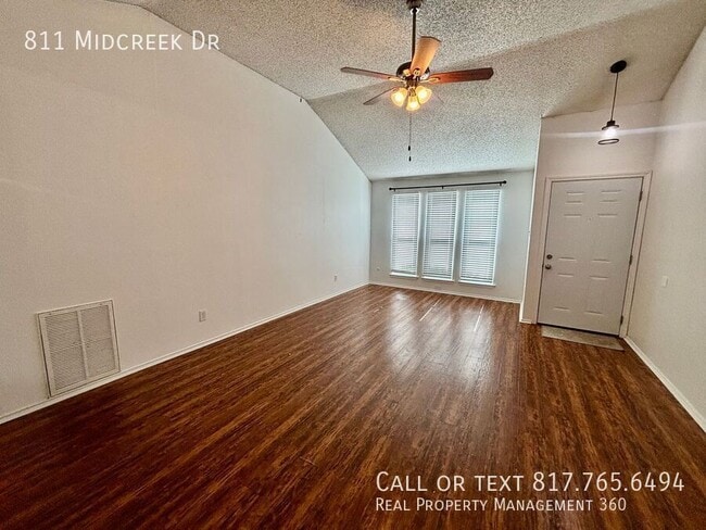 Building Photo - 811 Midcreek Dr