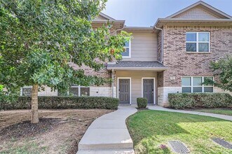 Building Photo - 1320 Lakecrest Ln