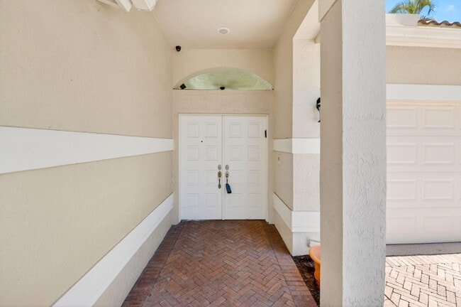 Building Photo - 5063 Ventura Dr