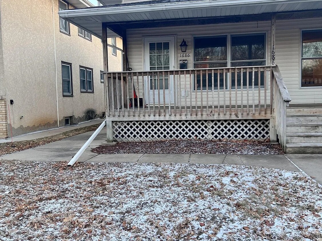 Primary Photo - 1686 Randolph Ave