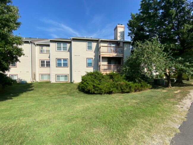 Building Photo - 6913 Victoria Dr