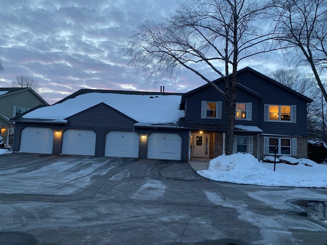 947 Crestwood Dr Unit 2D, Burlington, WI 53105 Condo for Rent in