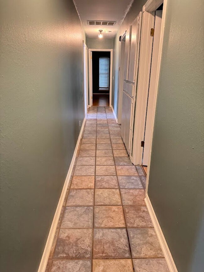 Foto del edificio - Charming 3-Bedroom, 2-Bath Home for Rent in Edmond – Prime Location!