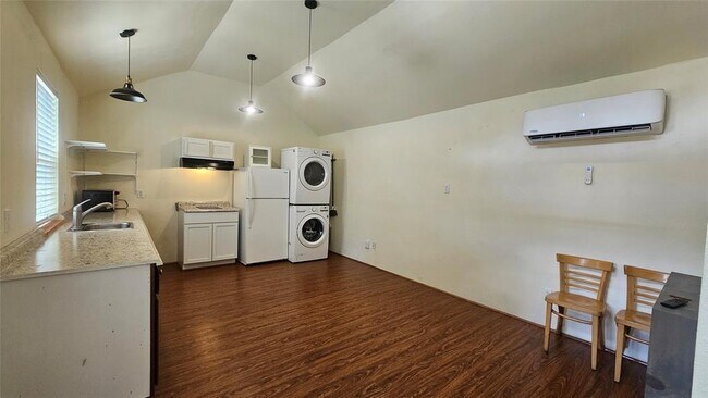 Foto del edificio - 23806 Brushy Woods St