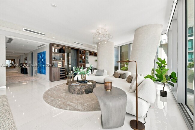 Building Photo - 300 Biscayne Blvd
