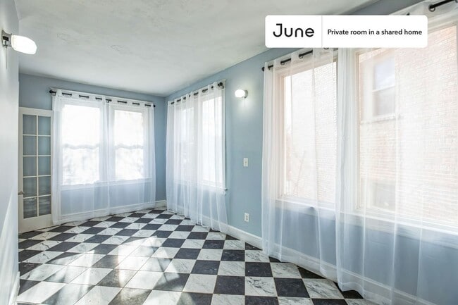 Building Photo - Room in Shared 7 bed/6 bath home in Dupont Park