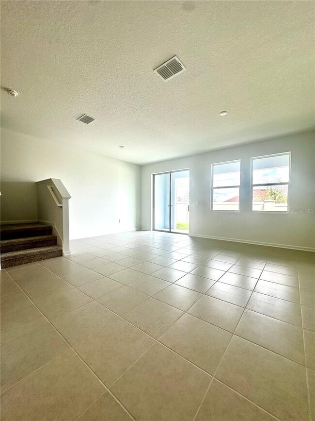 Building Photo - 355 Sol Vis Dr