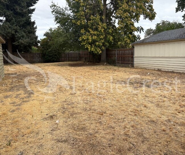 Building Photo - Three Bedroom, Two Bathroom House Located ...