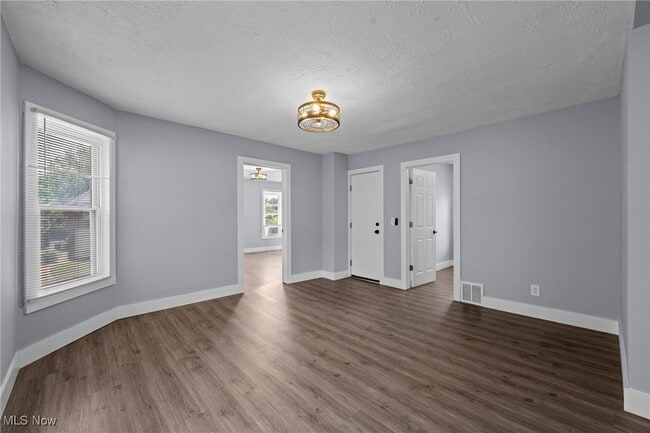 Building Photo - 1426 Starkweather Ave