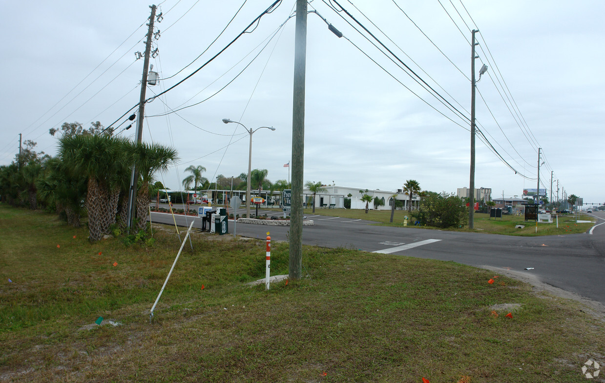 Building Photo - Pinewood Village