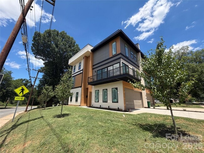 Building Photo - 212 S Smallwood Pl