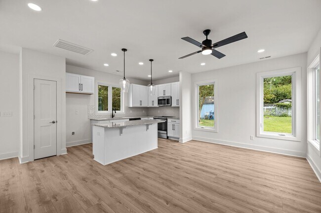 Foto del edificio - Gorgeous New Construction near Downtown Durham, Premium Finishes - Pet Friendly!
