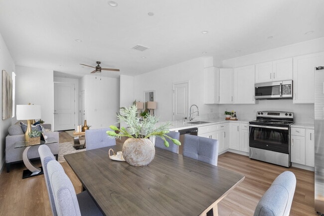 Foto del edificio - 9039 Meghan Ct