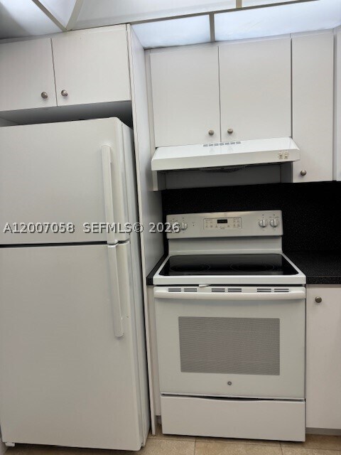 Foto del edificio - 2425 NE 135th St