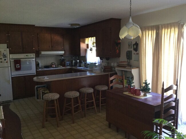 Building Photo - 3 Bedroom 2 Bathroom Home in Hendersonville!!