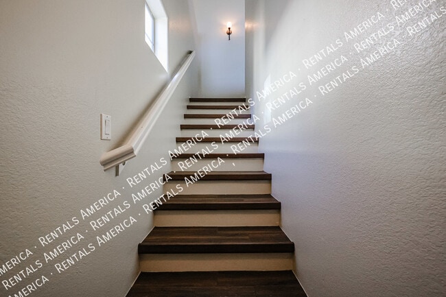 Building Photo - 1255 S Rialto