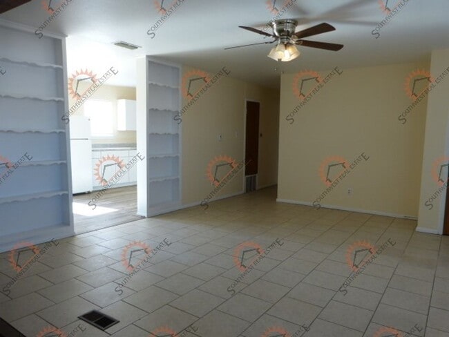 Building Photo - 3 Bed 2 Bath - Close to Clovis High