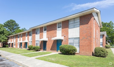 Building Photo - Oaks at Florence