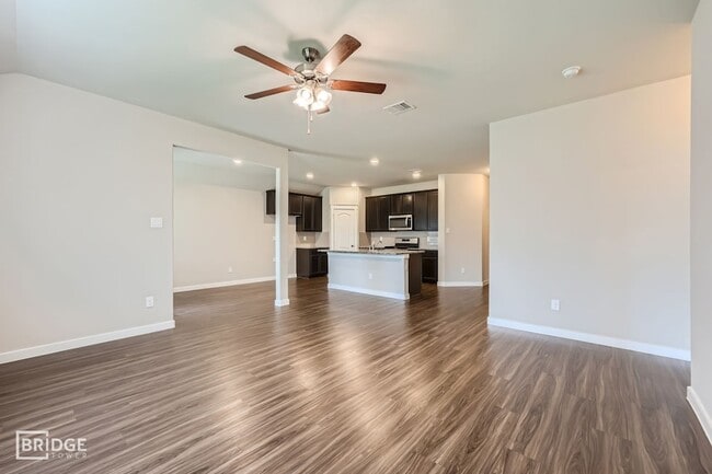 Foto del edificio - 6129 Fall Creek Ln