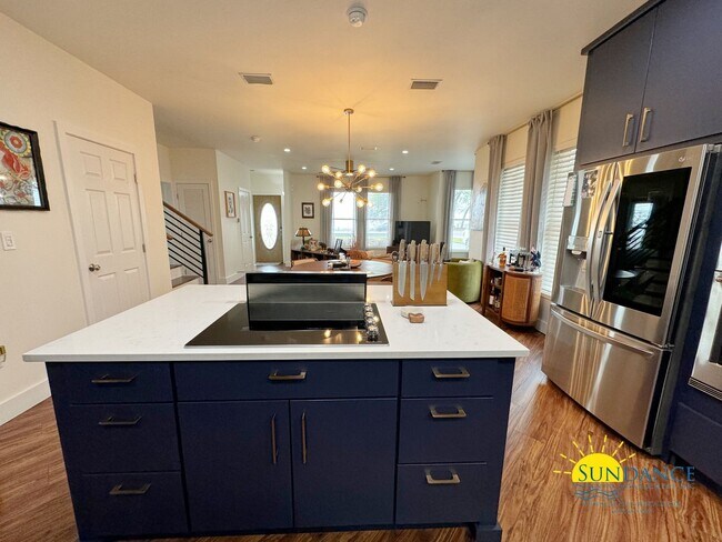 Foto del edificio - MUST SEE Waterfront Home with Custom Renov...