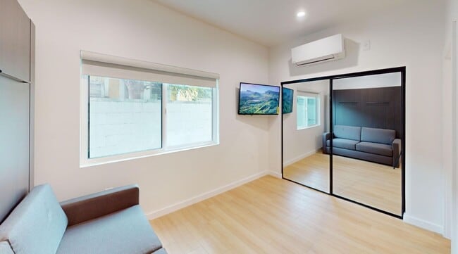 Interior Photo - 5804 Woodman
