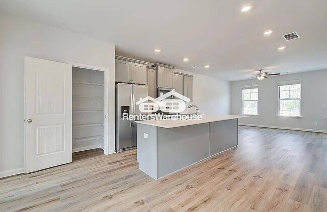 Foto del edificio - 3203 Bateman Drive SE